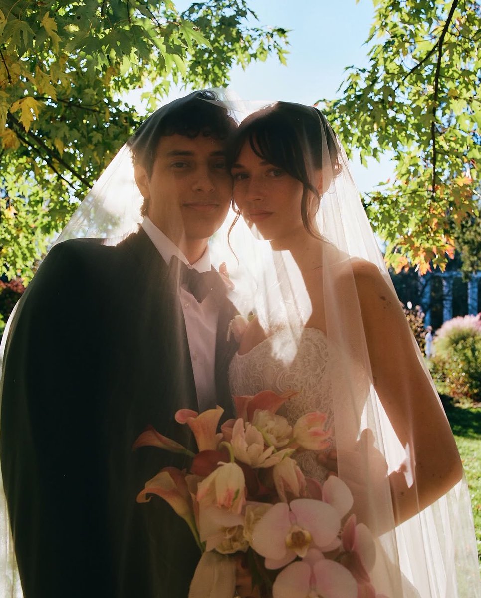 iforgiveitall88's tweet photo. Am I being pranked right now what do you mean hamzah and claire ARE MARRIED https://t.co/O9NxAsHhTY