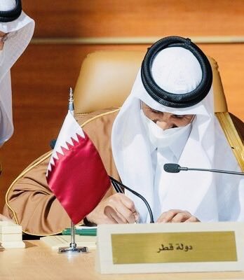 Megatron_ron's tweet photo. BREAKING: 🇶🇦🇺🇸 Qatar signs a historic deal to import 4 million tons of American LNG annually trough 2054

Qatar was the biggest exporter of LNG in the Middle East and in top three in the world https://t.co/9jFqKMrxND