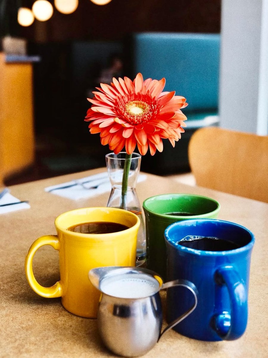 MariaDe85727709's tweet photo. Wake up with a fresh @qedcoffee, or go for a Bloody Mary or mimosa carafe. Happy Sunday! 📷 @50storms https://t.co/DaZyBStutQ