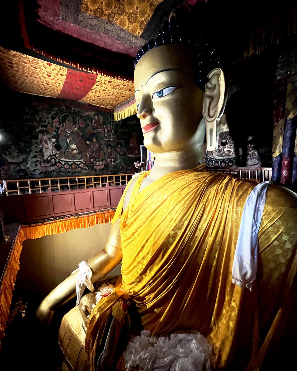 grazi_1979's tweet photo. Shey Palace and Monastery in Ladakh houses a magnificent 39-foot Shakyamuni Buddha. Beneath centuries-old murals, a local woman performs ritual circumambulations in a timeless moment of faith and culture. https://t.co/CqI6ioptGX