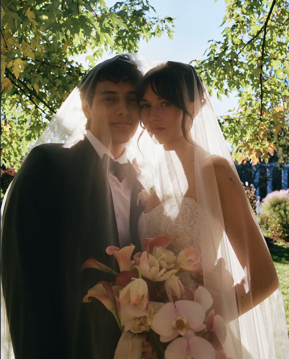 katzcentral's tweet photo. HAMZAH AND CLAIRE MARRIED?? ARE THEY TROLLING?? https://t.co/naxchrA0ns