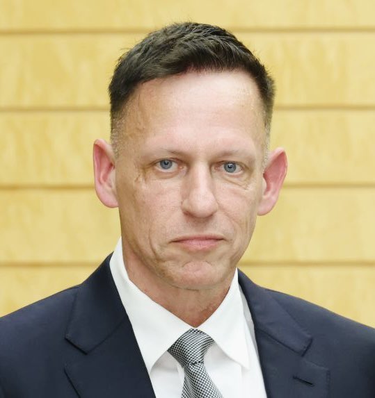 Megatron_ron's tweet photo. 🇺🇸🇮🇷 Billionaire Peter Thiel breaks during a private lecture in Nashville blasted Trump for attacking Iran:

“We should not have done it” https://t.co/lzn9NIDY3P