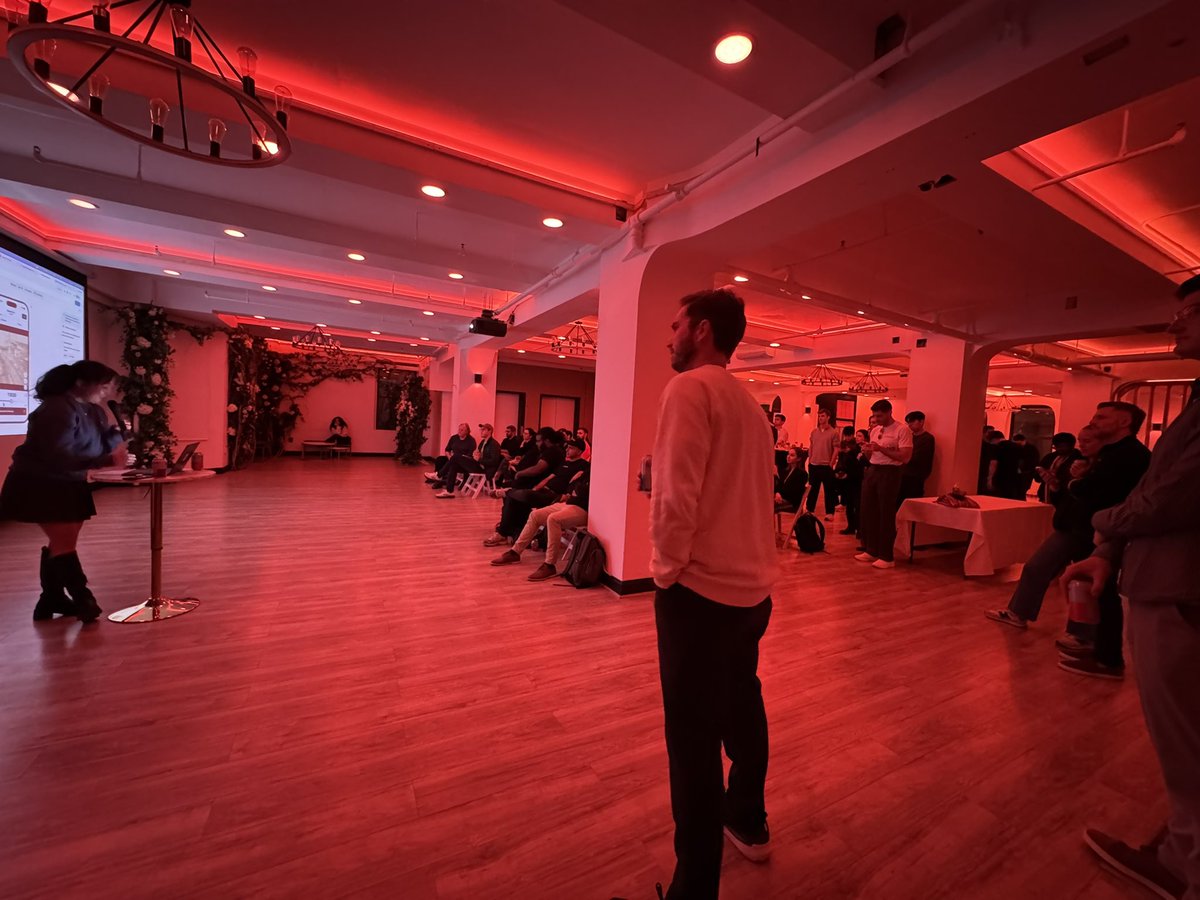 Franciscocrz's tweet photo. Kicking off our @Replit x @RevenueCat community meetup tonight with a full house welcoming @MattBerryRC @MannyBernabe and @victoriakimse 🎉 https://t.co/jqVa5cEJnu