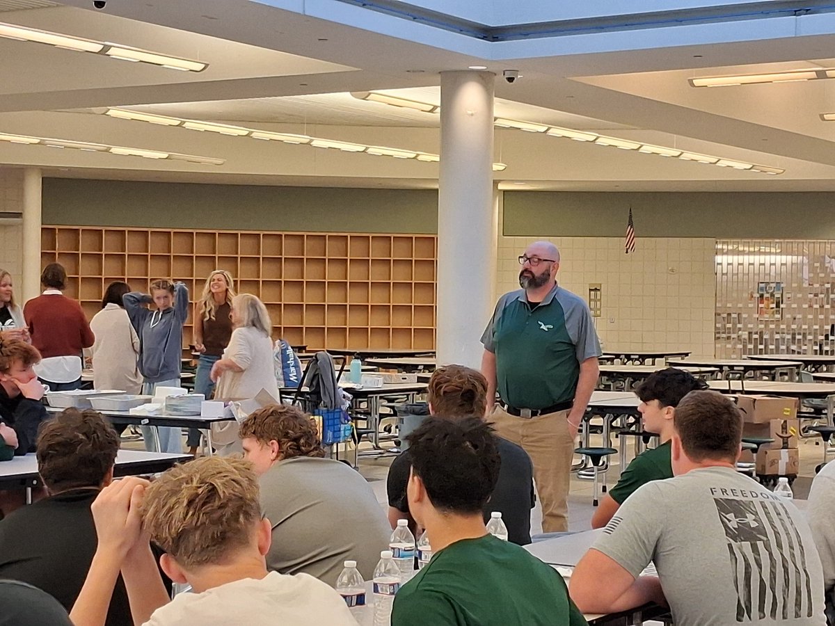 PHS_RAMSFB's tweet photo. Thank you to Ram 🏈 alum Michael Serratore for speaking to the current rams this evening at their weekly team dinner! 🐏🏈 https://t.co/mBz2e8pRHO