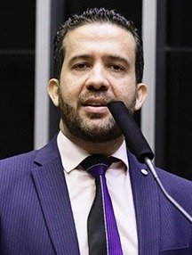 rodrigoluisvelo's tweet photo. Meu general era trocador de ônibus, recebeu uma bolsa de estudos na UFMG e se alistou na política para defender mais políticas sociais para que as pessoas da mesma origem que ele tivessem oportunidade de estudar e prosperar. ANDRÉ JANONES 1️⃣3️⃣🌟 https://t.co/WzhjjvoMUM