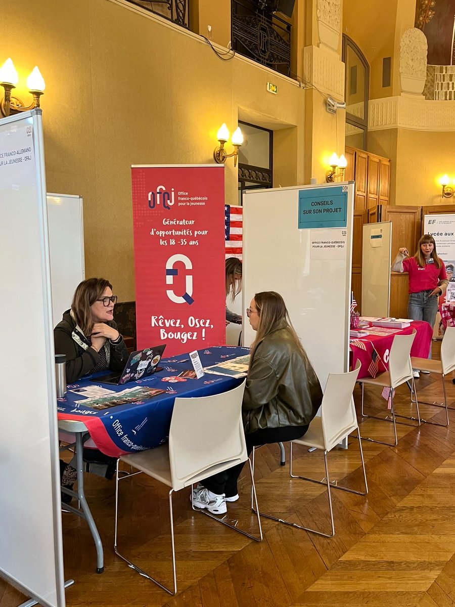 mairie15's tweet photo. Le forum Time to Move, organisé à la Mairie de #Paris15 avec le @CIDJ et @Eurodesk a permis à plusieurs centaines d’étudiants d’échanger avec les acteurs de la mobilité internationale sur les études, les stages et l'emploi à l'étranger https://t.co/ytPl3CYe4A