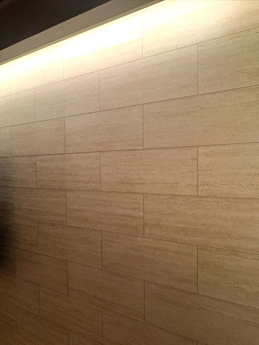 kamoshika_house's tweet photo. 注文住宅で学んだこと362
家づくりで大変だったこと③

【色んなメーカーのショールームに行く】

家づくりをしていると「あれもいいなぁ、これもいいなぁ」
でも実物を見ないとわからないよねとなることが多い。

住宅設備は特に費用も大きいので各メーカーのショールームを回ることにしました。

LIXILのような大きなメーカーは家の近くにもあって気軽に行けるけど、新興メーカーは大都市にしかない場合もあり遠征しました。ほぼ部活かと思うスケジュールで回りましたね🥹

行くだけじゃなく比べて「どれにしよう」と悩むのも大変でした。