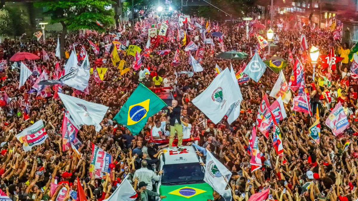StarCrypTonewss's tweet photo. 👉Datafolha: 👹Flávio e 🎅Lula empatam em 50% de votos válidos no 2º turno

🦻Foram ouvidas 2.520 pessoas, entre os dias 20 e 22 de outubro; margem de erro é de dois pontos percentuais, para mais ou menos

#LulaAoVivoComSeuExercito

#LulaVaiVirar https://t.co/h8Fb2SFlBN