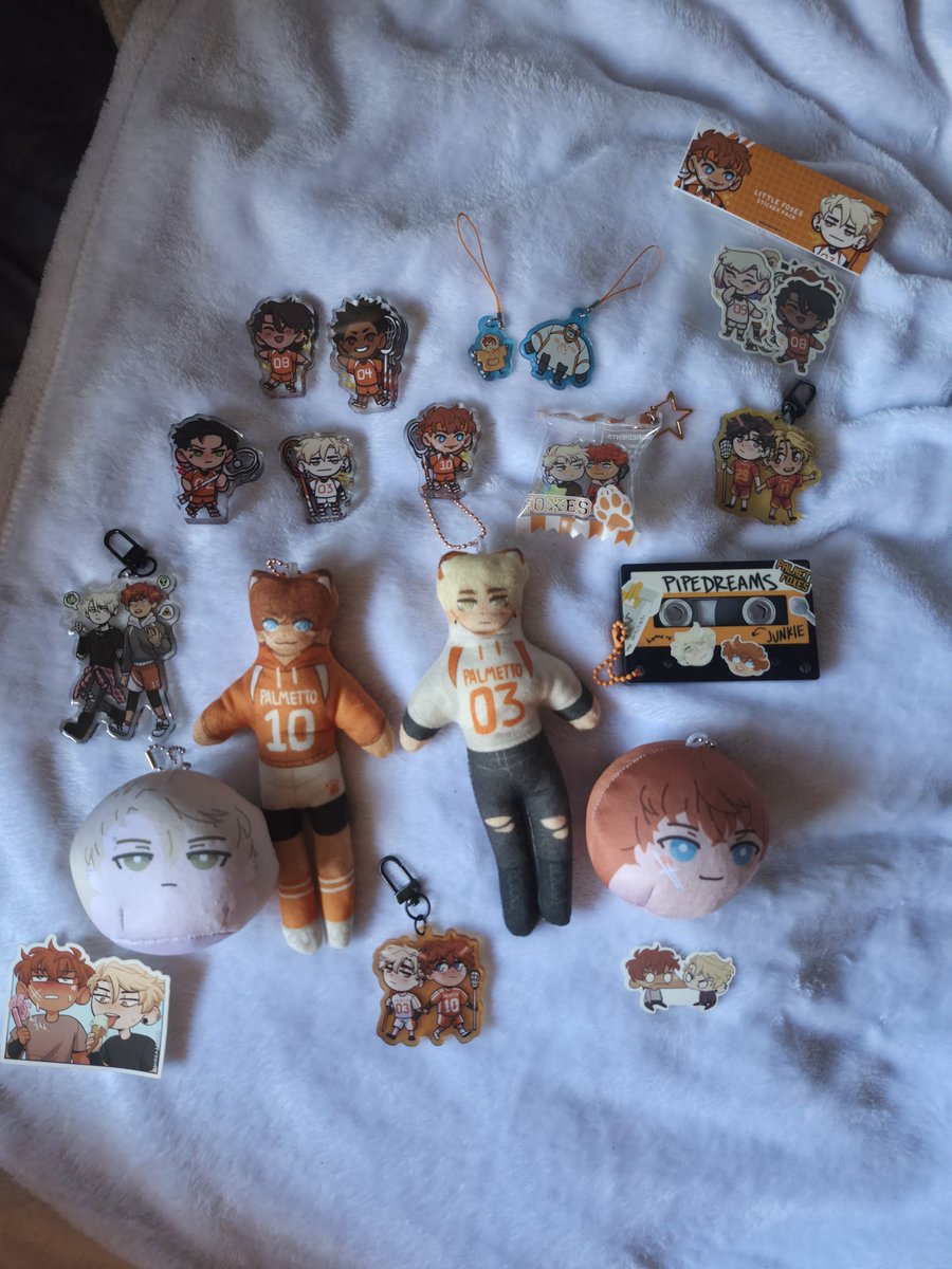 the_prince_Kaz's tweet photo. Thank you again @midgaardian for not canceling my order after I bought so much from your store lmao it will happen again 😭🫶🧡🤍🧡 https://t.co/qhFgg5DxOg