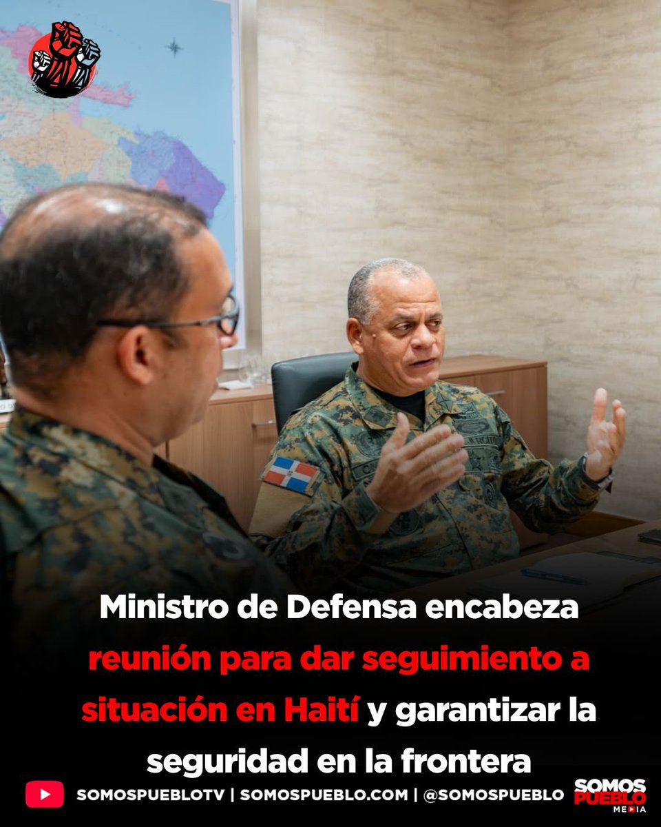 RDSomosPueblo's tweet photo. El ministro de Defensa, teniente general Carlos Antonio Fernández Onofre, ERD, encabezó una reunión de seguimiento y evaluación estratégica junto a los comandantes generales del Ejército, la Armada y la Fuerza Aérea de República Dominicana, así como los responsables de los principales organismos de inteligencia y operaciones del Estado Mayor Conjunto, con el propósito de analizar la evolución de los acontecimientos en Haití y sus posibles implicaciones para la seguridad nacional.

En el encuentro también participaron los directores del Cuerpo Especializado en Seguridad Fronteriza Terrestre (CESFRONT), así como del Centro de Comando, Control, Comunicaciones, Computadoras, Ciberseguridad e Inteligencia (C5i) del Ministerio de Defensa.

#somospueblo #somospueblord