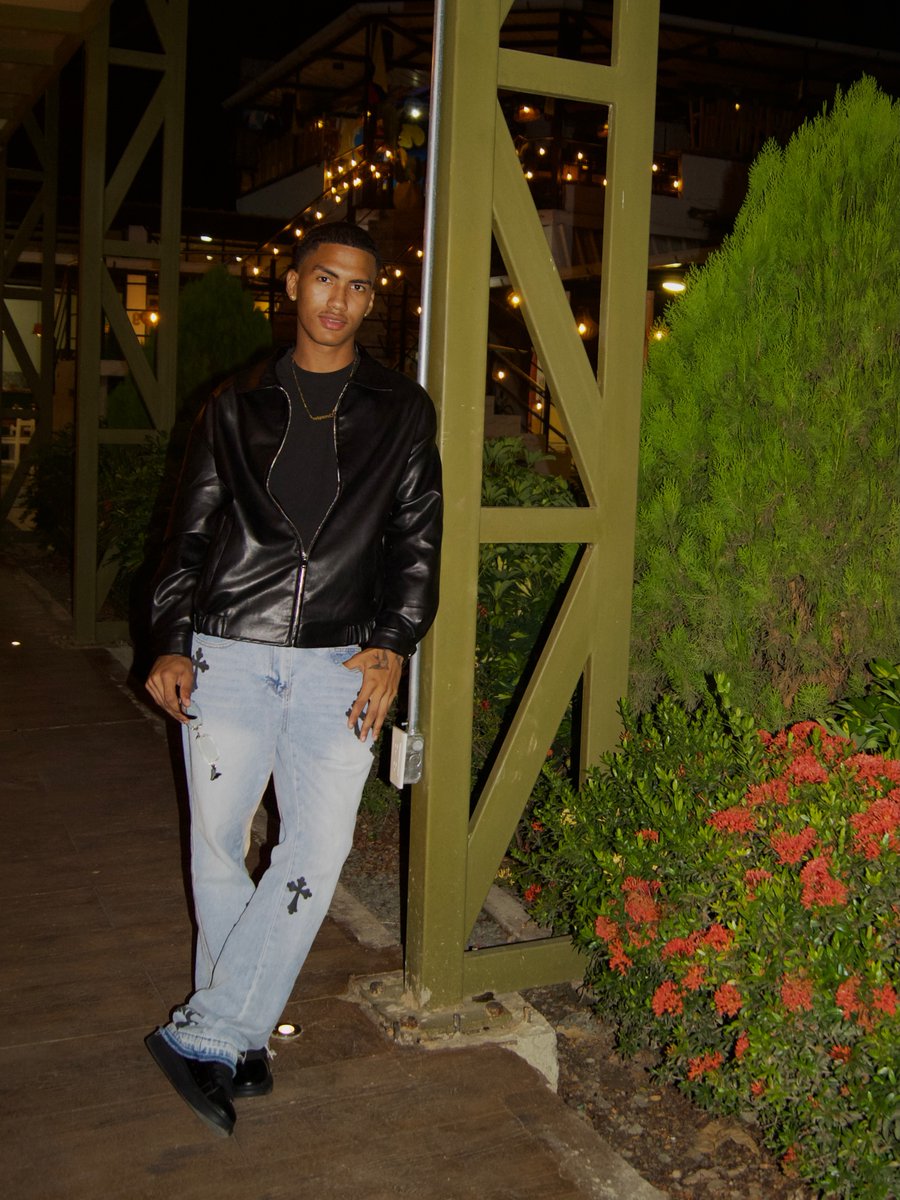 dororodf3278's tweet photo. Outfit check with @sheinofficial and @shein_colombia. Coupon code: W8COchrisss01960. IDs: 178798753, 522110878 https://t.co/ipXQzBY85n