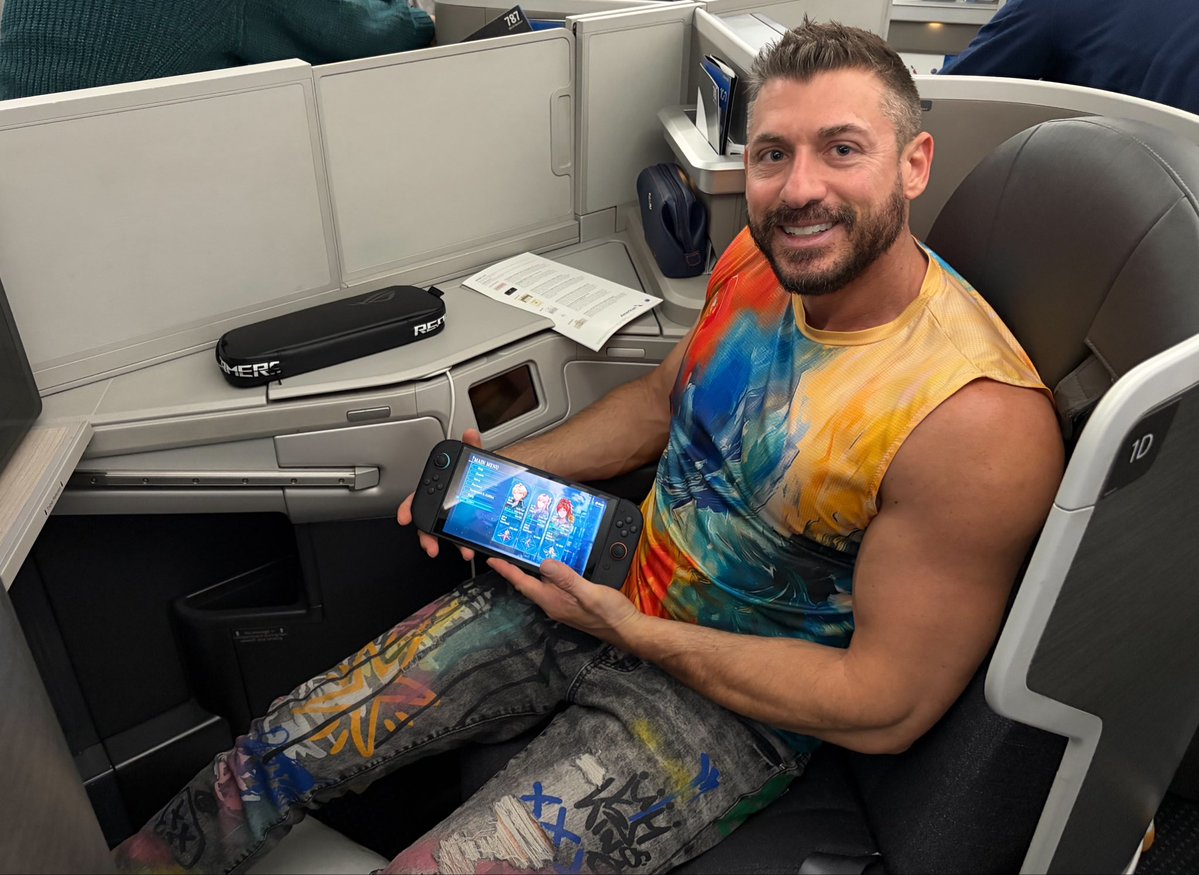 TheDavidVinc's tweet photo. I've got my laydown pod and I've got my Final Fantasy Resonance! I'll wake up all refreshed and set for my European vacation! https://t.co/GMdIS4Y4iL