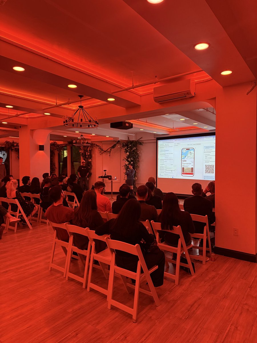 MattBerryRC's tweet photo. Finishing off @NewYorkAppWeek with the @Replit x @RevenueCat mobile builder meet up! https://t.co/7vaEe2iui3