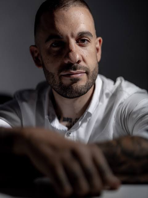 GladiatorAstur's tweet photo. Roberto Vaquero tiene razón. En las protestas violentas de Francia está el islam político. Baños se niega a admitirlo. El sabrá por qué pero sospecho que el ejé ruso, chino e iraní le sigue poniendo muy cachondo.

Mi respeto para Roberto Vaquero por pararle los pies.
#Horizonte https://t.co/jPsSTembFe