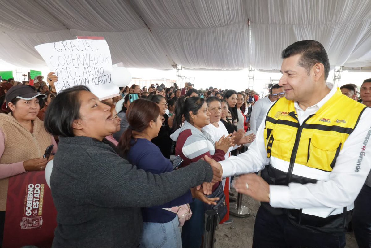 armentapuebla_'s tweet photo. ¡La #MaquinariaDeLaTransformación llegó a Tehuacán! 🚜📍

Con la inauguración del Circuito Universitario 🛣️ y la entrega de apoyos al Campo Poblano 🌾 y de Obra Comunitaria ⛲️, hacemos realidad la justicia social. 🫶🏼✨ https://t.co/ozkrpy1Dof
