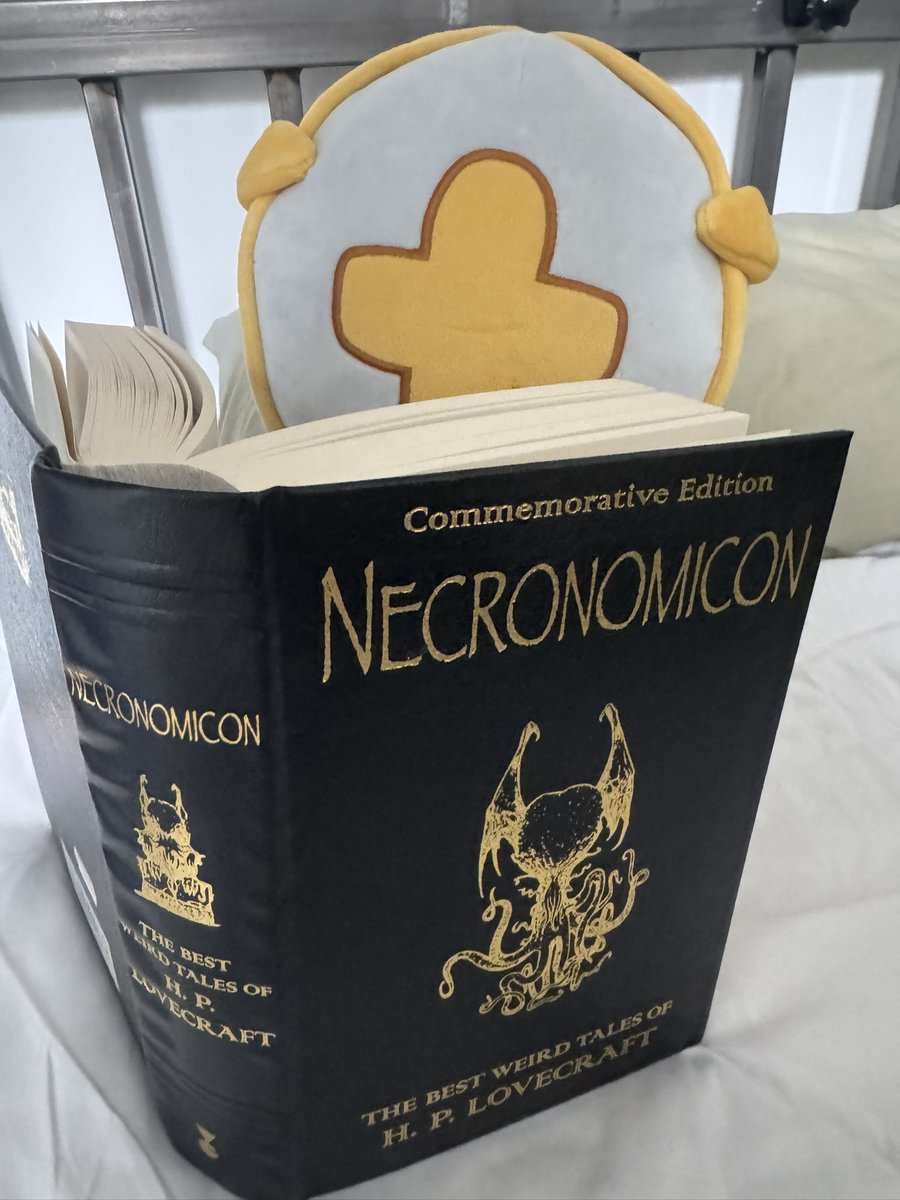 Flomoth133390's tweet photo. Gabriel reading https://t.co/8ugrWGxW43