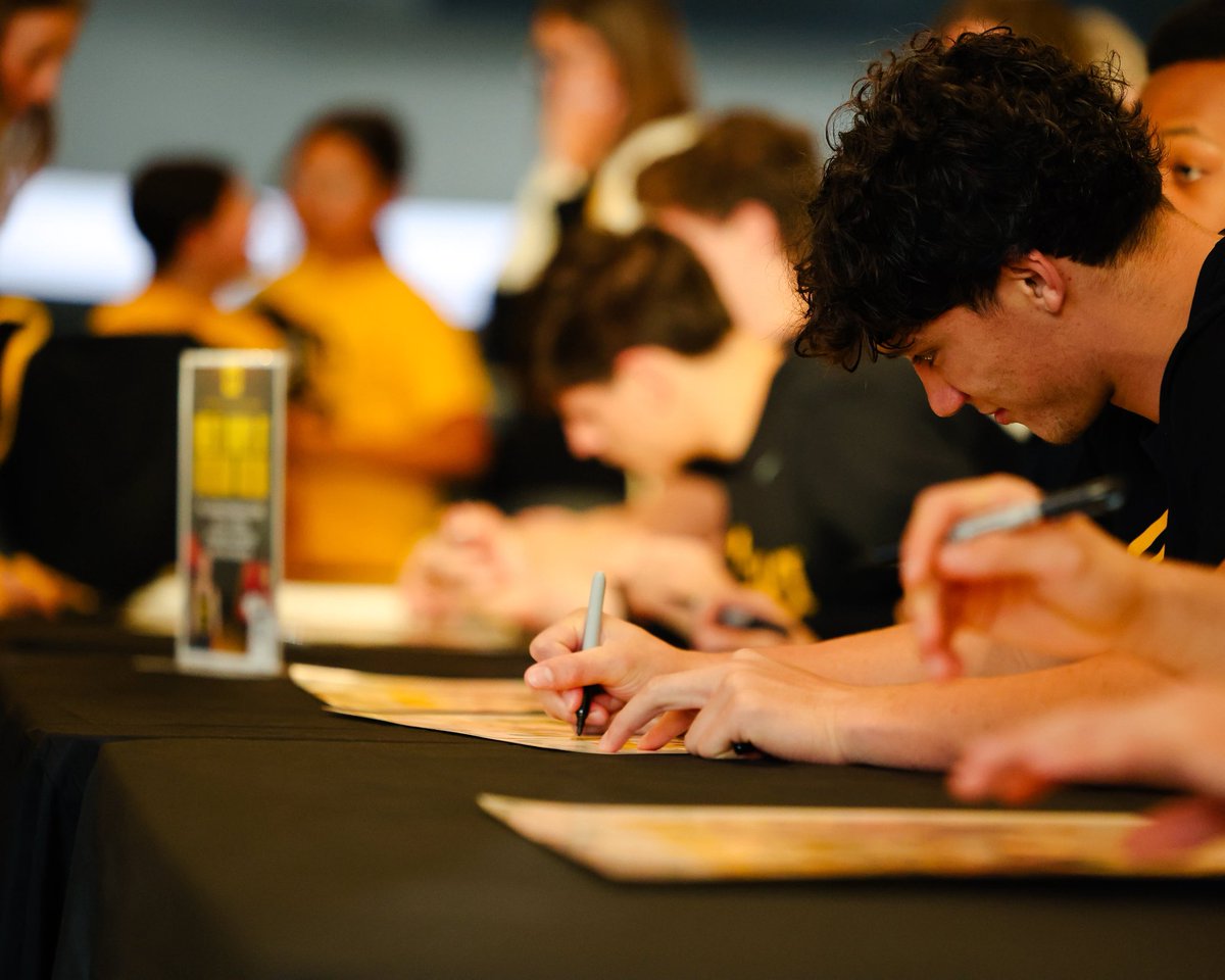IowaHoops's tweet photo. The best fans 🖤

See you back at Xtream Arena on Tuesday, Oct. 27 for our exhibition vs. Illinois Springfield!

🎟️ https://t.co/xmsxy1pb4L https://t.co/KqsPFxCev2