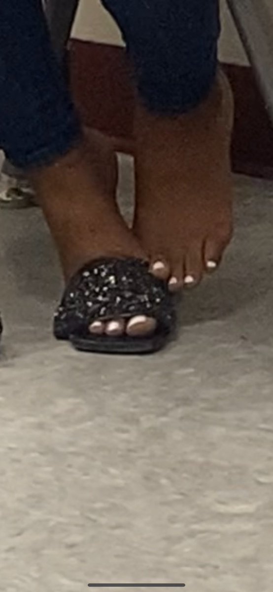 leoclxm's tweet photo. #candid #candidfeet #feet #feetfetish #toes #trib #goon https://t.co/ZMTsZA9iJC