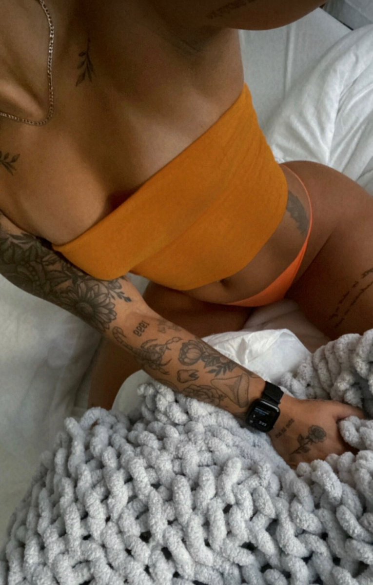 ashybbyxoxo's tweet photo. wanna watch a movie? https://t.co/IIdHMOkOUT