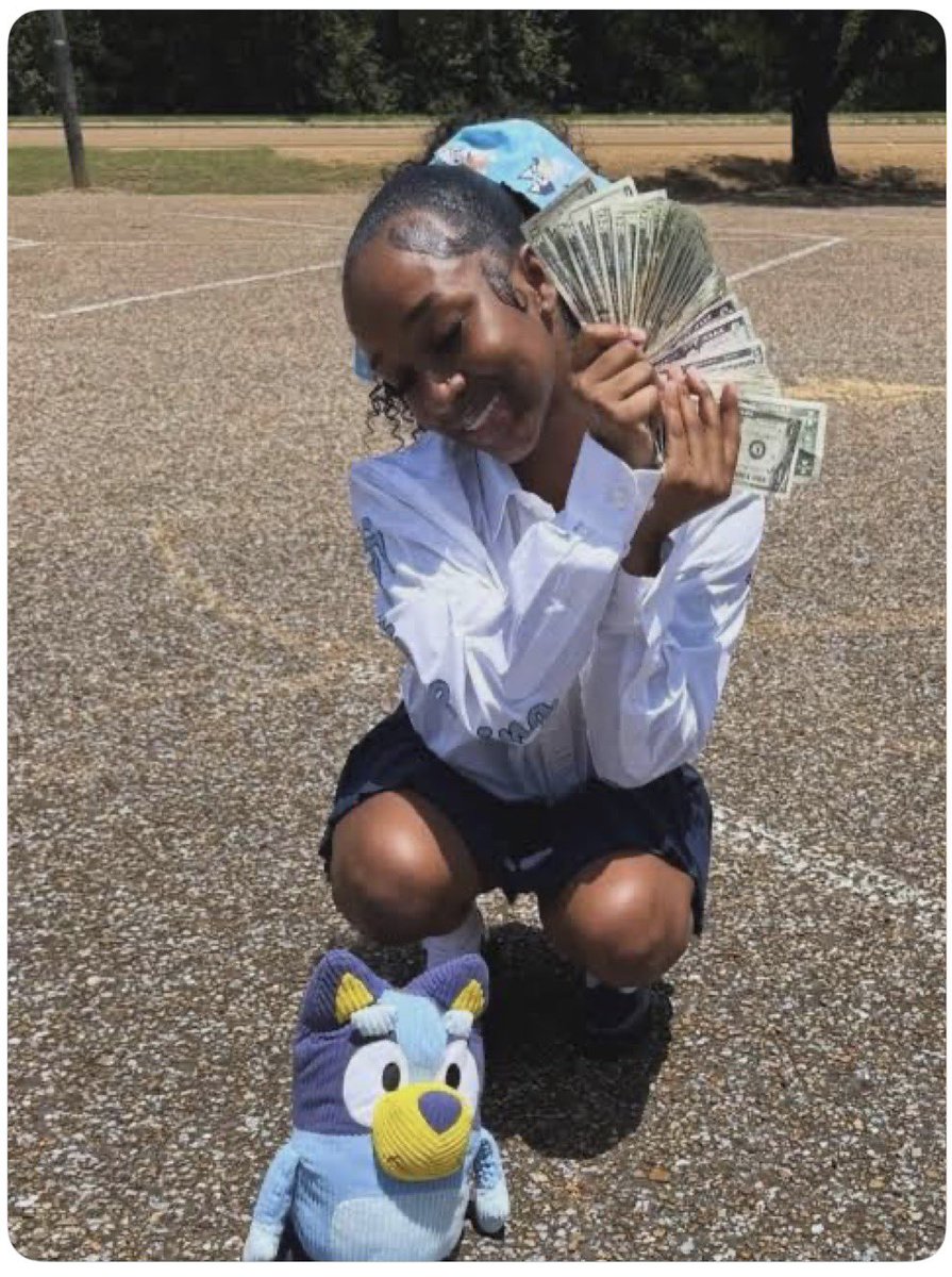 Not_Local_HTX's tweet photo. @ABC24Memphis This is the mother at her dead child’s funeral, securing the GFM bag. I can’t take those people seriously. https://t.co/Fpv3pBzbEY