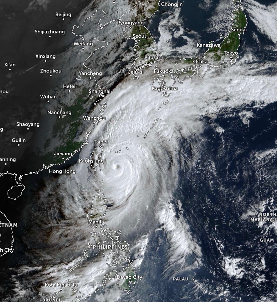 BackpirchCrew's tweet photo. The outflow of Typhoon Champi now extends from Manila to Tokyo as the storm continues to grow in size. https://t.co/HLDqnjBVnh