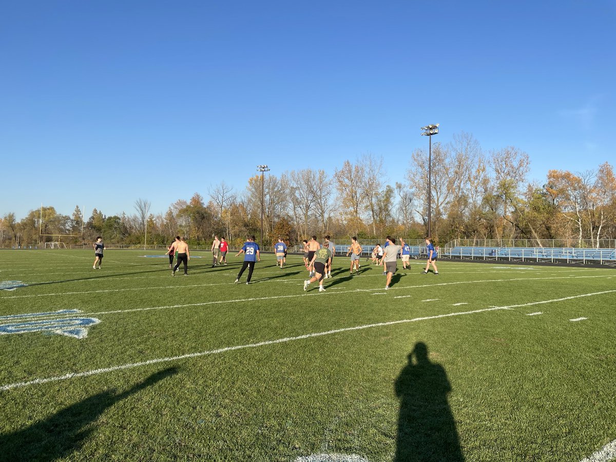 BluejacketFB's tweet photo. Some Ultimate Football to end practice today for the Bluejackets! Lots of great plays made by both sides! https://t.co/ndlfdbWQhB