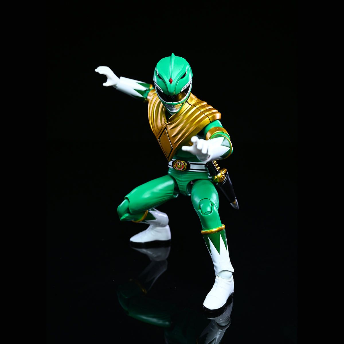 Tokullector's tweet photo. ICYMI: You can complete the Furai ⚡️ MMPR team with the legendary Green Ranger! 

He comes packing the Sword of Darkness, Dragon Dagger, Blade Blaster in 3 modes and a display stand for action poses 👉 https://t.co/4dMjCYyh8J https://t.co/o6cgPYG69M