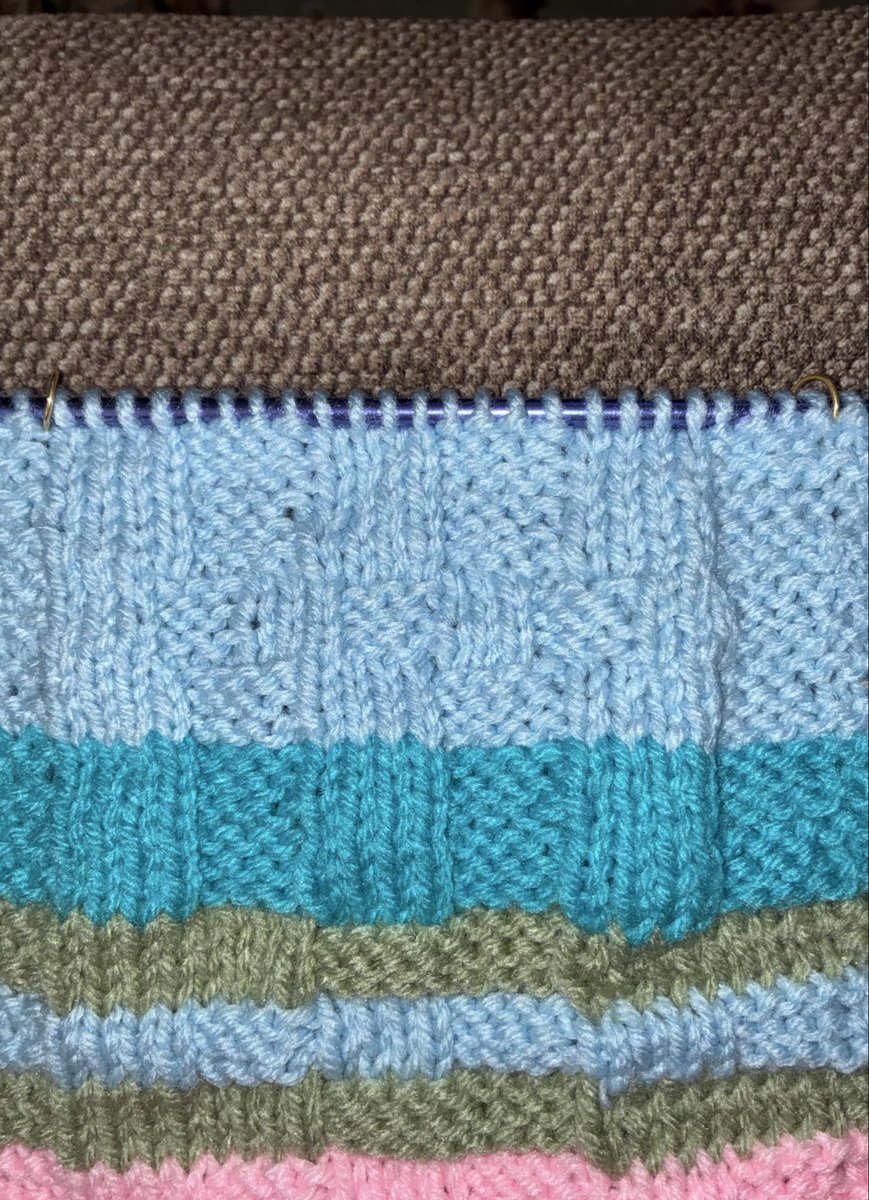 S_Stitcher's tweet photo. Wessagussett DewPoint &amp; Temperature Tippet; knit; Day295; Dew Point 41°; Temp 52°; X
.

#WessagussettDewPoint &amp;TemperatureTippet; #knit; #Day295; #DewPoint41°; #Temp52° #X https://t.co/scFAyiRcrY