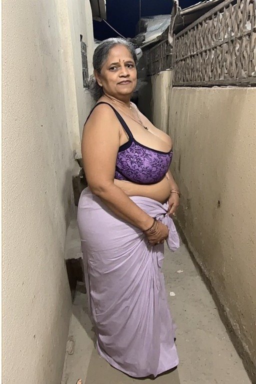 devimeena111's tweet photo. #हॉटसेक्सी 
उस े कपड़ो ं की तरह निचोड़ कर पछाड ़ पाता है और उठाकर अपने औजार को उसकी रसीली रानी मे ले कर पसीन े से लथपथ कर के उसकी प्यासी जवानी को चरमसुख की अनुभूति प्रदान करता ह https://t.co/bhyG0Mtt4k