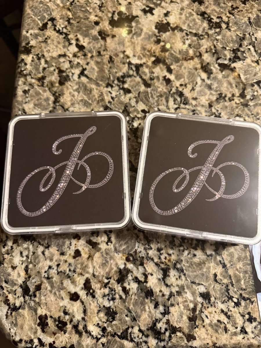 JAYNGIRL's tweet photo. sooooo genuine question lol were the ktown4u albums supposed to be signed??? bc,,,,,,,, mine aren’t signed LOL https://t.co/MgRChquhiO
