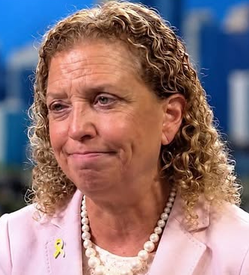SaltyGoat17's tweet photo. “Floridians constantly tell us they’re sick of the  skyrocketing costs and endless grifts of the Trump crime  family.”

- Rep. Debbie Wasserman Schultz

You'll have to forgive me if I don't listen to the lying POS that looks like a bulldog that's had a stroke wearing a Ramen noodle wig