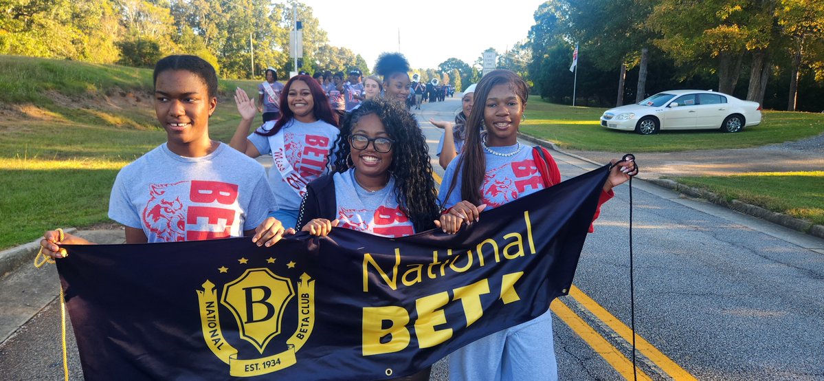 GayleHerrington's tweet photo. Wouldn't be Homecoming without @BetaClubWHS in the parade!
#PackPride https://t.co/ZCTmGqQLMb