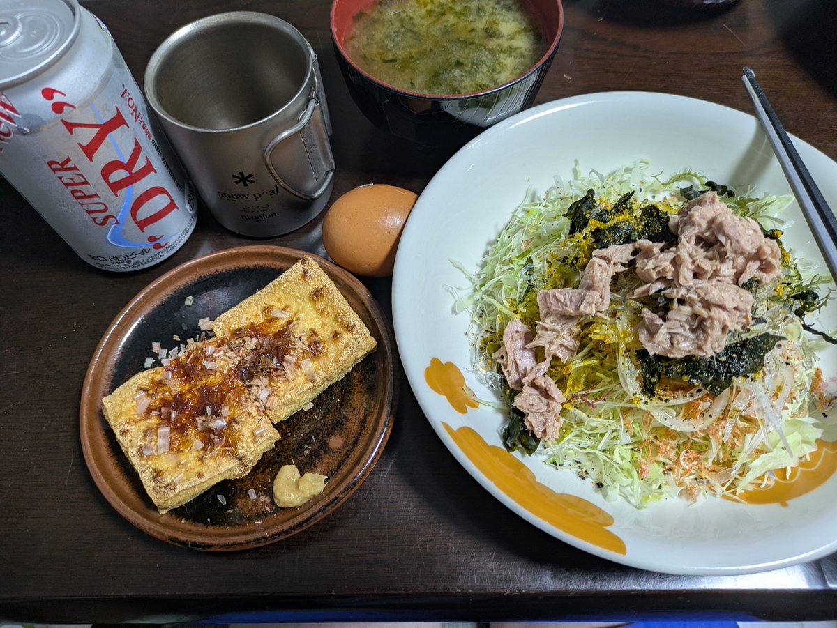 yonrokublog's tweet photo. 昨日の1日1食飯
・食前にバナナ
・いつものキャベツサラダ海藻
・半熟玉子
・厚揚げ
・あおさとろろ昆布味噌汁
・牛肉と玉ねぎ炒めたやつ
・白米
・アサヒスーパードライ
#1日1食 
#オートファジー 
#16時間断食 軟 https://t.co/s02TWjD4i0