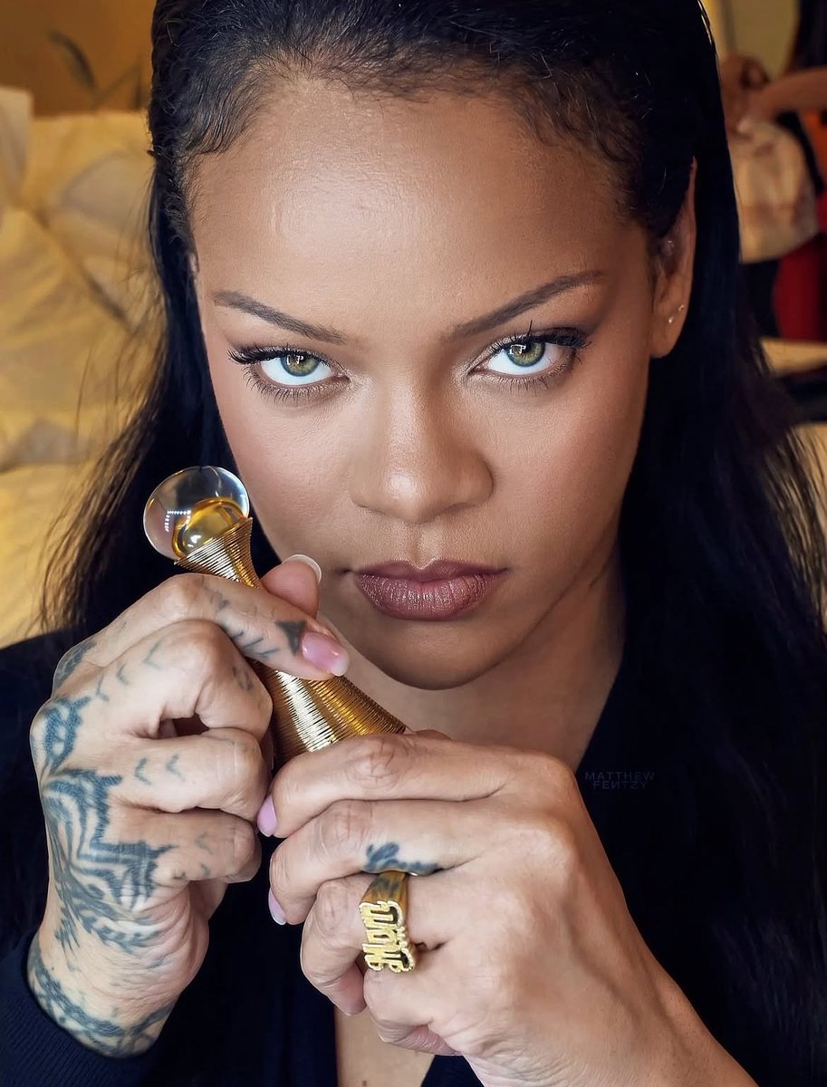 hqfenty's tweet photo. rihanna’s face is genuinely one of god’s greatest creations. https://t.co/5HYHZgNVef