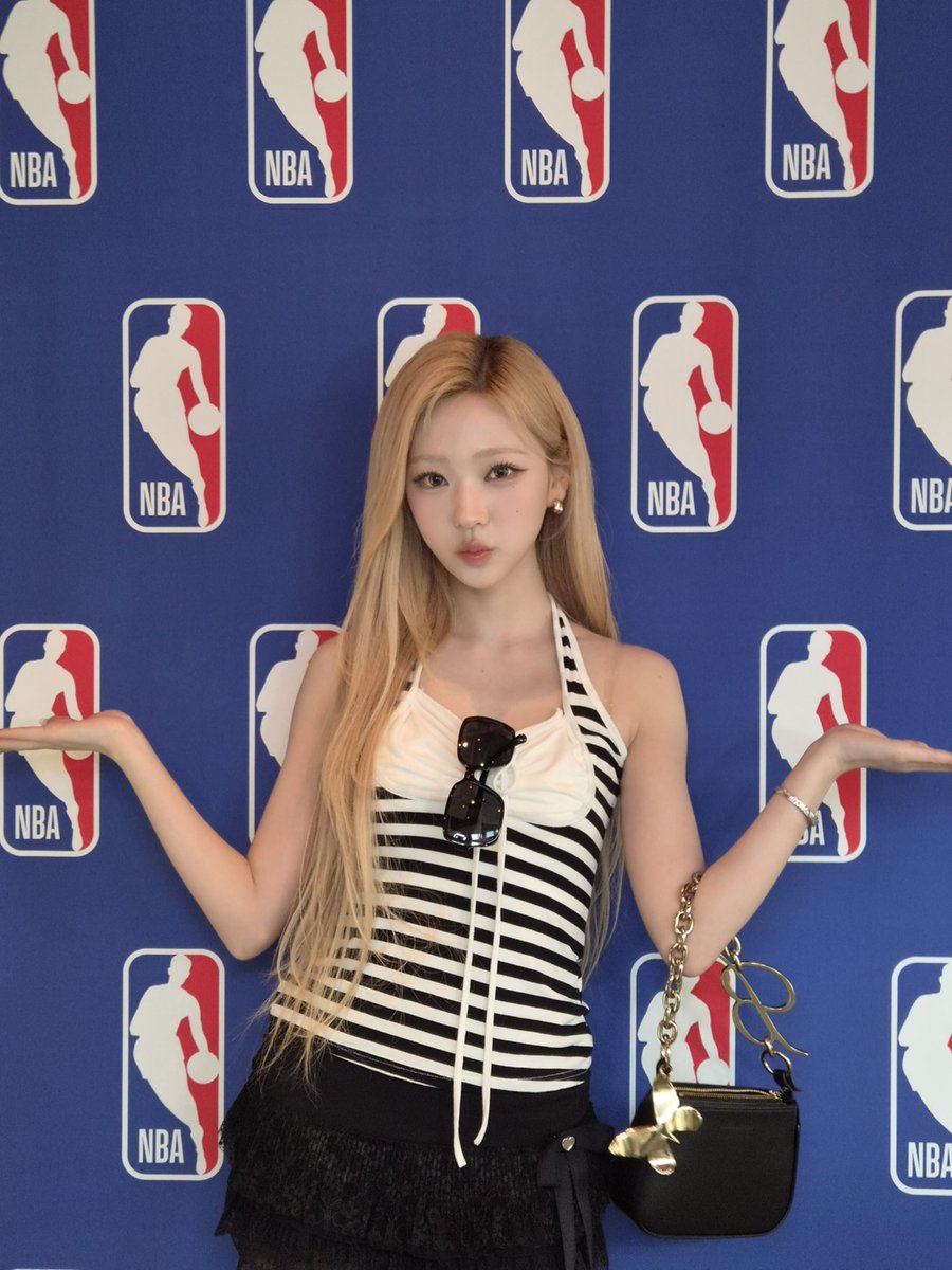 stellariskim's tweet photo. thanks for having us, nba indonesia :) had too much fun playing around with the girls, we might as well be called pro players now ⛹️‍♀️ also, who are you guys rooting for this nba season? as for me, of course it'll be the raptors ! ! 🦖 ͙͘͡★ https://t.co/aiYhQ52nWT