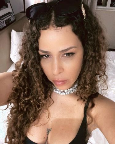 qgdoscharts's tweet photo. EITA! Flora Matos, que criticou Anitta e Luísa Sonza por não se posicionarem politicamente nas eleições, aparentemente está com o título de eleitor CANCELADO desde 2019 por ausência às urnas. https://t.co/O59CliTtUI