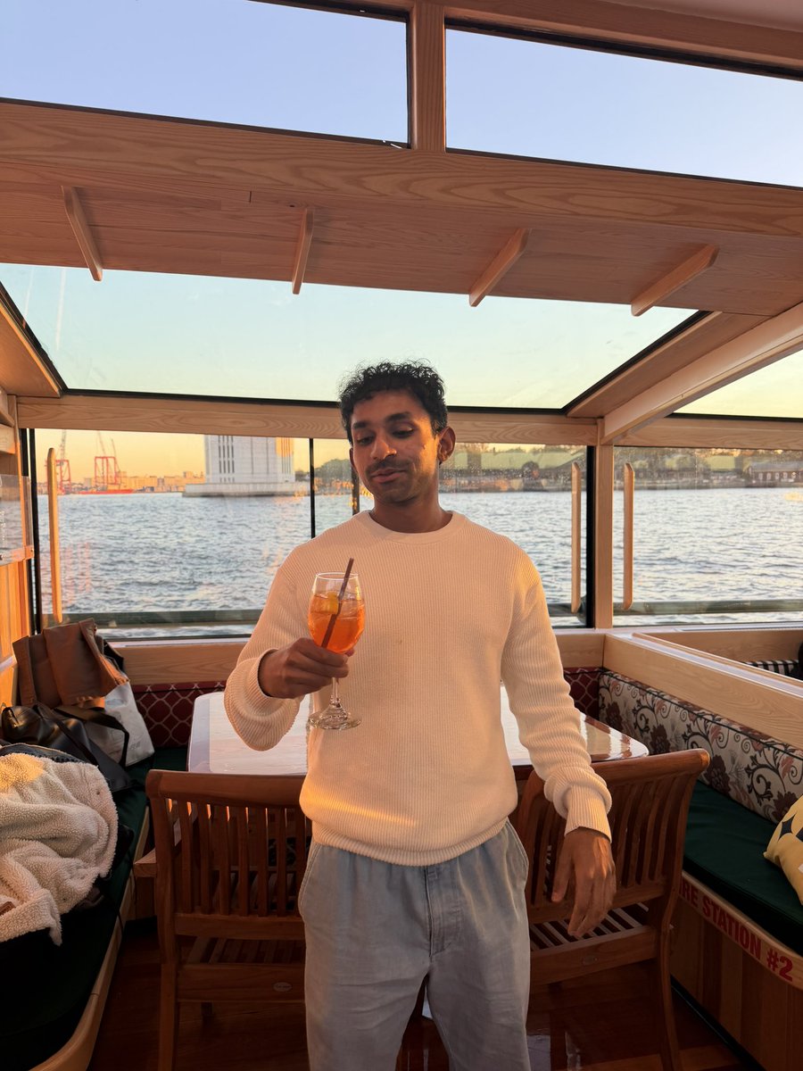 jayvraavi's tweet photo. ny app week ft. friends :D https://t.co/r0pnTgoC3K