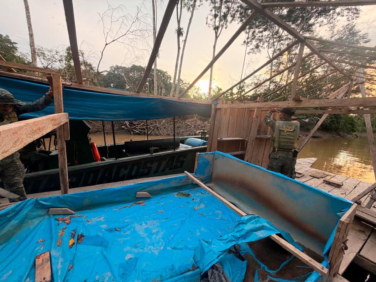 MGP_DICAPI's tweet photo. La Capitanía de Puerto de Iquitos, participó del 13 al 19 de octubre, en un operativo contra la minería ilegal, junto a la Fiscalía Especializada en Materia Ambiental, en las inmediaciones de la comunidad de Huamán Urco, en Loreto.
https://t.co/JSnyWlSqXh https://t.co/tQVwcJJAat