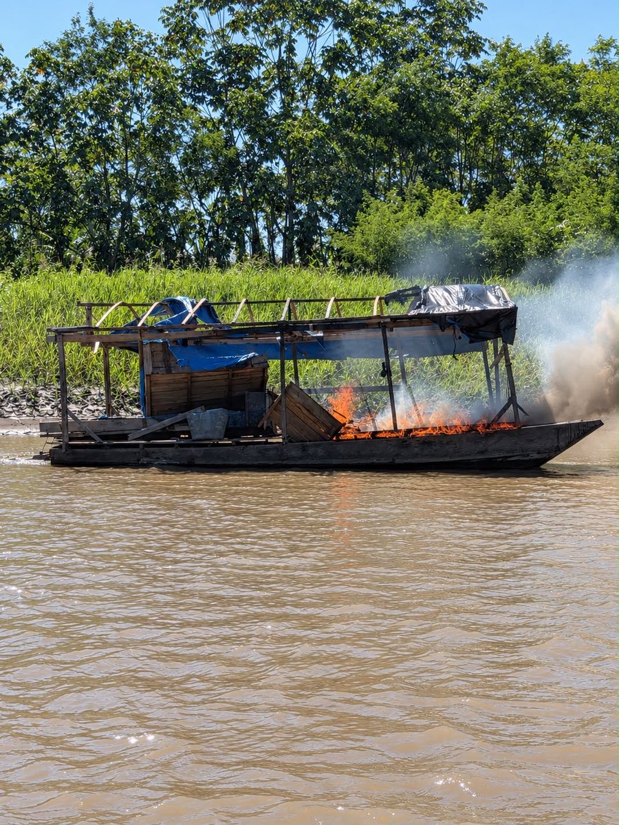 MGP_DICAPI's tweet photo. La Capitanía de Puerto de Iquitos, participó del 13 al 19 de octubre, en un operativo contra la minería ilegal, junto a la Fiscalía Especializada en Materia Ambiental, en las inmediaciones de la comunidad de Huamán Urco, en Loreto.
https://t.co/JSnyWlSqXh https://t.co/tQVwcJJAat