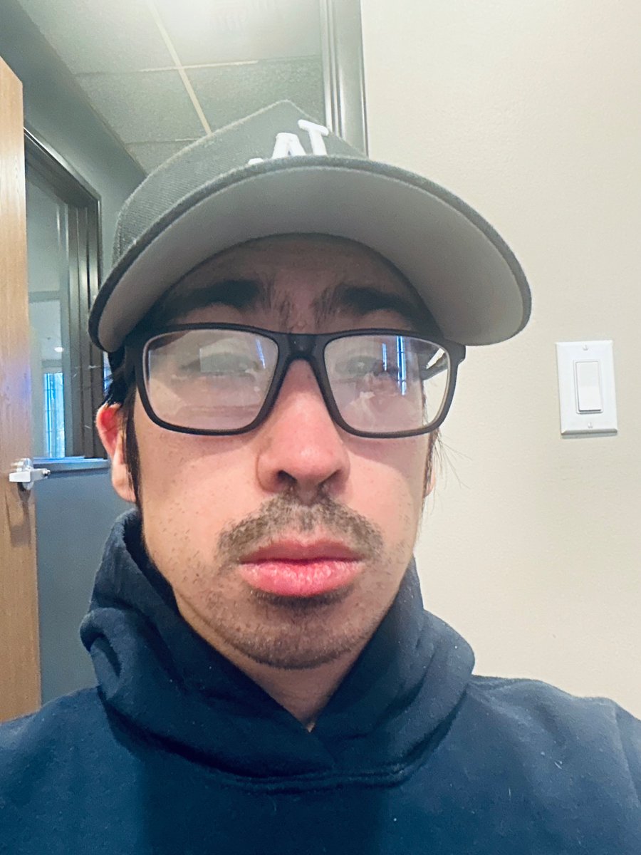 JosephKotl2hw's tweet photo. I’m single. 27 https://t.co/Hnfi6OVKWZ