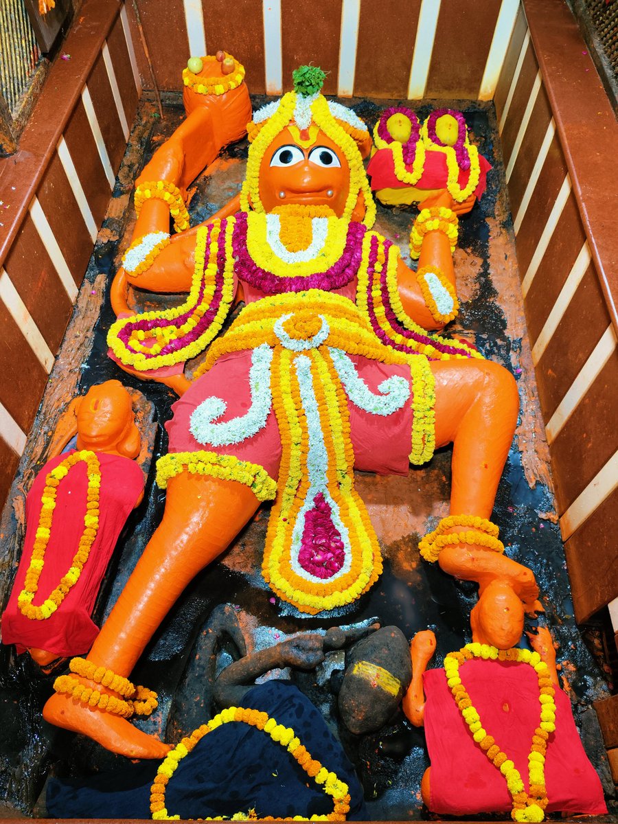 ankitpujariji's tweet photo. आज दिनाँक 23/10/2026 दिन शुक्रवार को श्री बड़े हनुमान जी महाराज के मंगला श्रृंगार, आरती दर्शन। @ankitpujariji
#ankitpujariji #officialankit2 #badehanumanji #Letehanuman https://t.co/yz3kvuP9rW