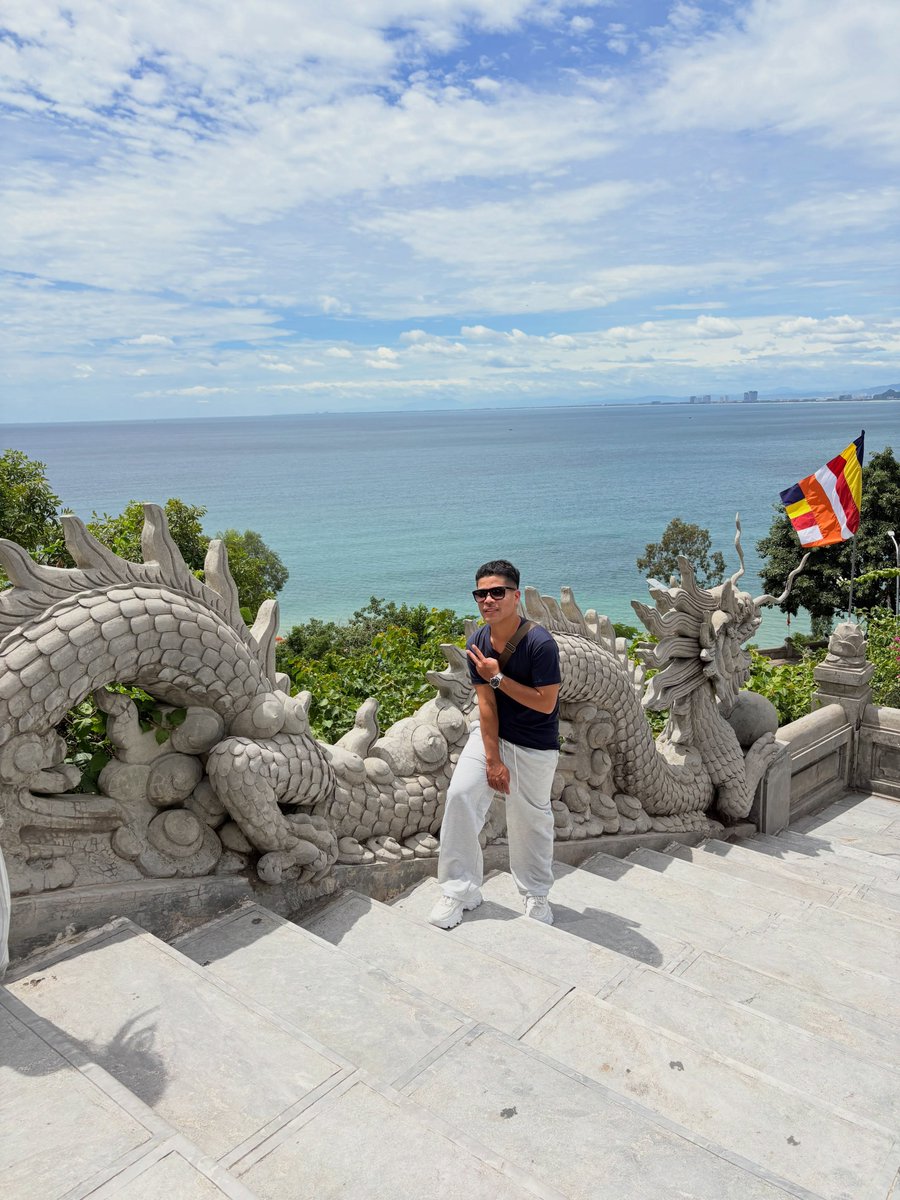 CharmLovethese's tweet photo. Pagoda Mountain views: peaceful pagodas, fresh air, and stunning city and sea vistas. Every step was worth it with the Genesis Fam. https://t.co/37Zorp6dLo