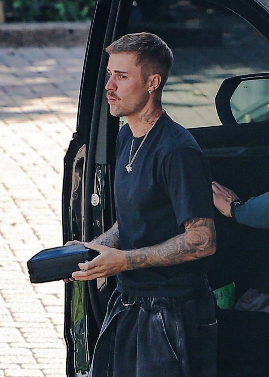 postsjustin tweet picture