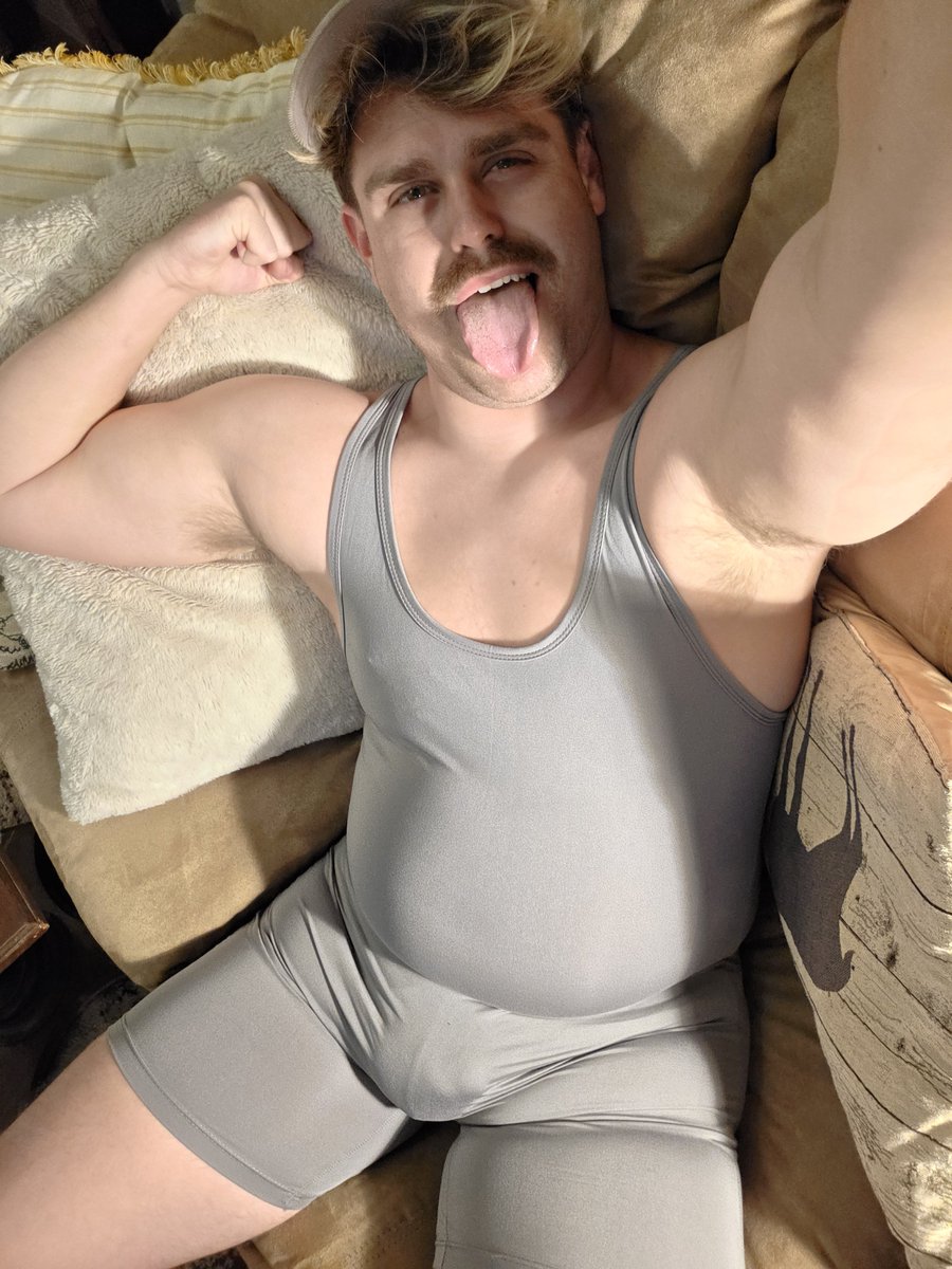 CallmeF_tty's tweet photo. Test. 1. 2. Who's gonna come feed me more PIZZA? https://t.co/nXKqcaVoVs