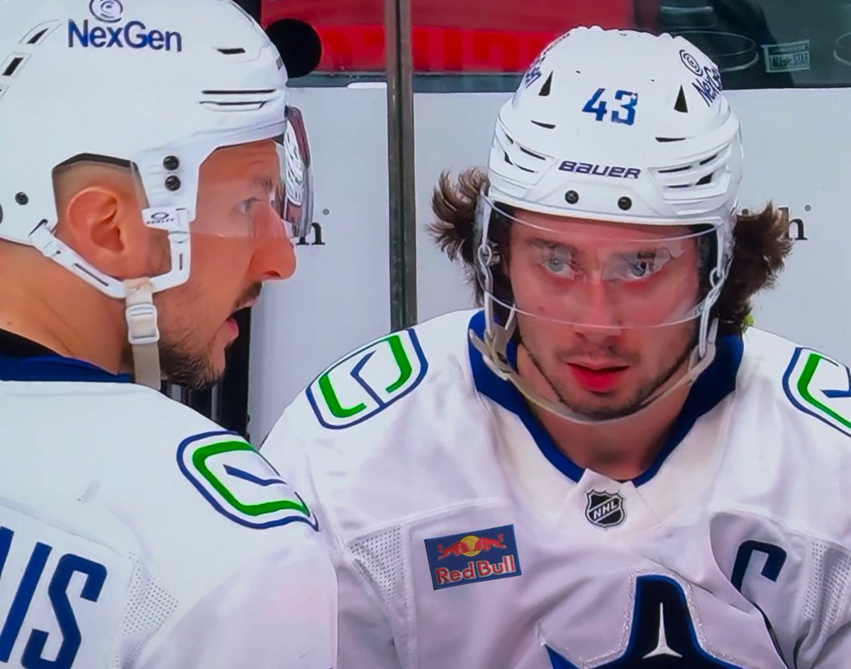 LaheyHNIC's tweet photo. Quinn in Seattle seeing drance walk into the locker room with a takeout bag of Dick’s https://t.co/kBoKnQ8AnJ