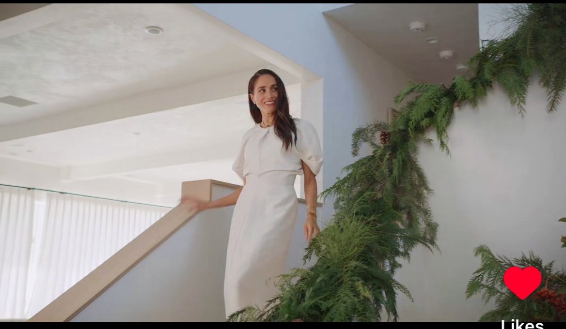 OutlanderBabe's tweet photo. The Holiday Collection Chapter Two is here. 💌

Something for everyone on your list, from thoughtful gifts to seasonal favourites made for sharing. 

Shop now at https://t.co/dCjRcO0kIy

📷#AsEverOfficial
#MeghanSussex ❤️ https://t.co/CaZzhoOPJR
