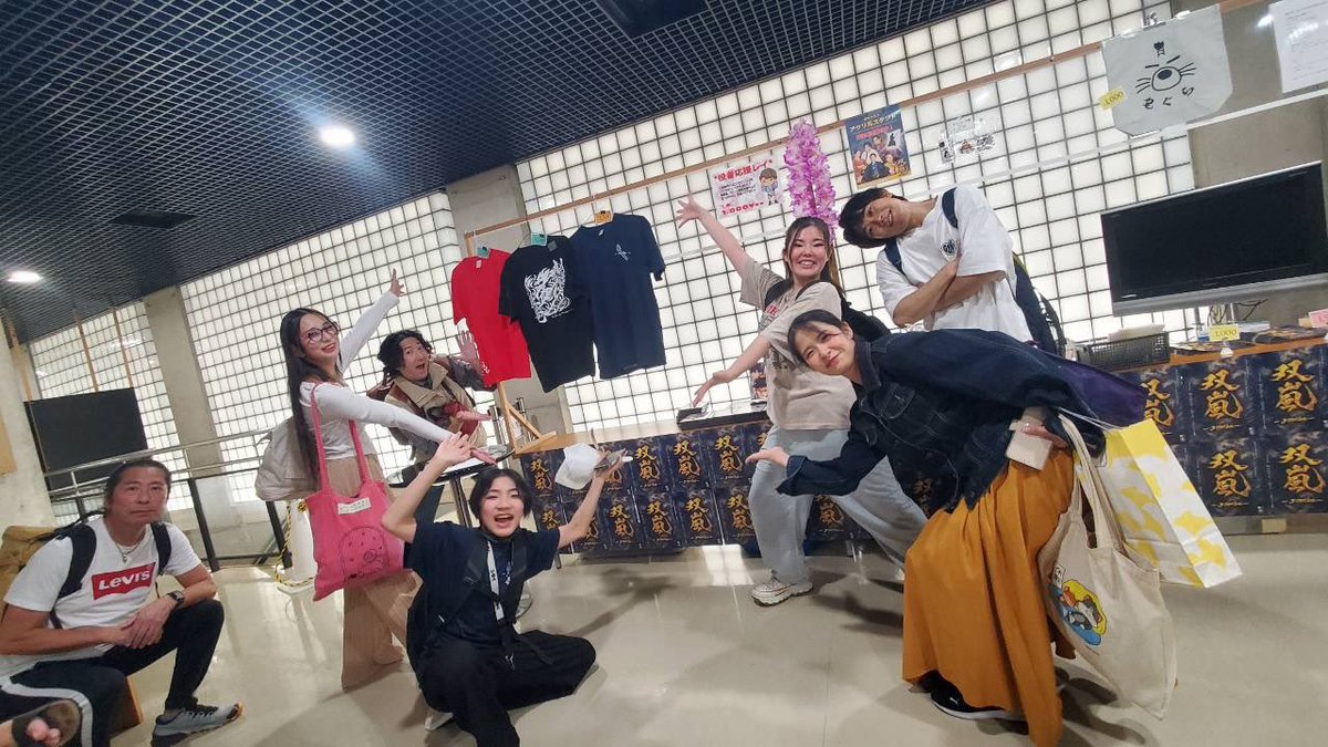 troupe_mole's tweet photo. #双嵐 本番二日目です！
たくさんのご感想ありがとうございます✨

本日も全力で双嵐の世界をお届けします🔥是非劇場で見届けてください！

予約フォームへの入力は｢開演4時間前｣まで可能です🙆‍♀️それ以降は直接問い合わせください！
https://t.co/PukHZwveot

本日もご来場お待ちしております🙌 https://t.co/vp8J7O4z6Q
