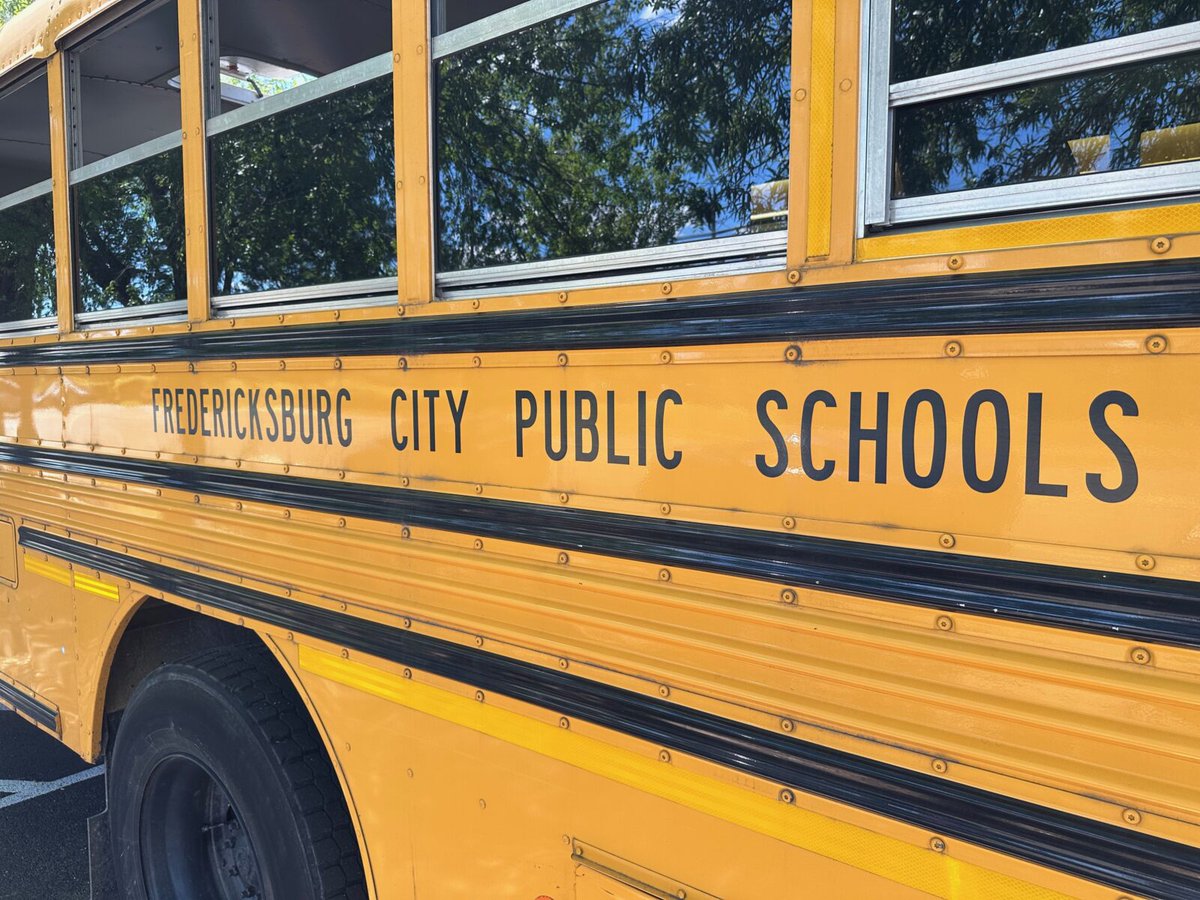 PotomacLocal's tweet photo. Fredericksburg School Board considers two student representatives starting in 2027 dlvr.​it/TW1t1T https://t.co/qo0gRhV17j