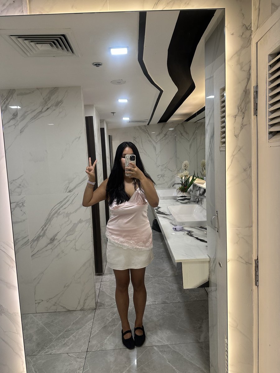 aimaimaim_'s tweet photo. From this. (91kg)                     To this  (64kg)

การลดน้ำหนักครั้งนี้เป็นการทำแบบไม่เครียด อยากกินอะไรก็กินแต่แค่ปริมาณที่เหมาะสม และทำให้มันสามารถทำได้ตลอดชีวิต หลังจากผ่านมา 10 เดือนทุกอย่างไปได้ดีเลย ไม่เคร่งกับตัวเองขนาดนั้น อยากกินอะไรก็กิน แต่ลดหวานลง ไม่น่าเชื่อจริงๆว่าจะทำได้ อาจจะดูเหมือนนน.ลงเร็วนะ แต่ไม่ได้เร็วเลย ใช้เวลามา 10 เดือนแล้ว แต่แค่ตอนลดแรกๆมันไม่ได้เห็นผลชัดขนาดนั้น