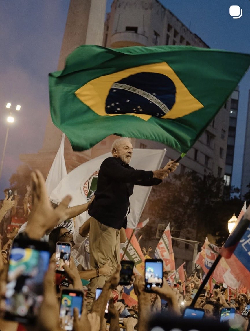 msidnights's tweet photo. NÃO É SÓ A FOTO DO ANO. É A FOTO DO SÉCULO! https://t.co/Xp2LVXfnXm